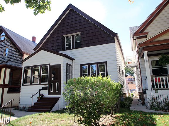 Steps from Humboldt Park