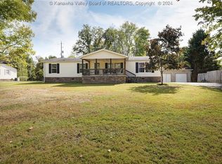 659 W Union Rd, Clendenin, WV 25045