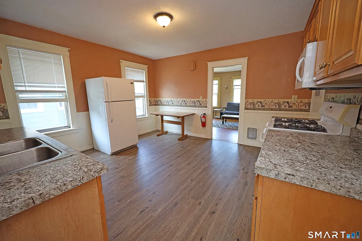 5 bed, 1.5 bath, 1520 sqft, $3,500 — Photo 3