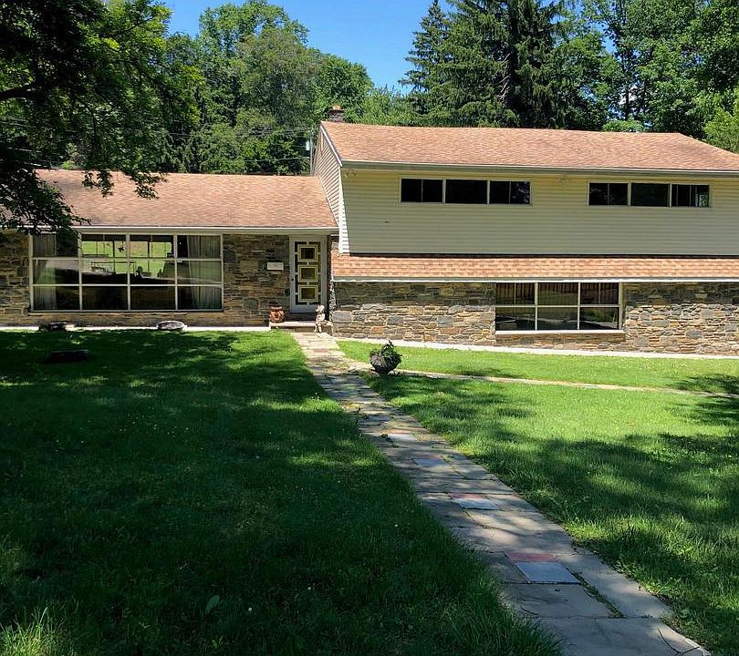2nd image of 1030 Arboretum Rd