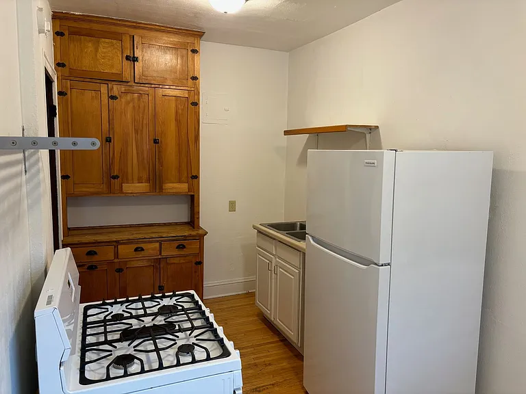 LorWest Flats — Photo 11