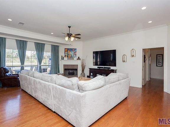 4th image of 13855 Parkway Dr