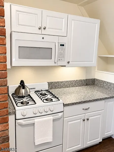 1 bed, 1.0 bath, $1,950 — Photo 4