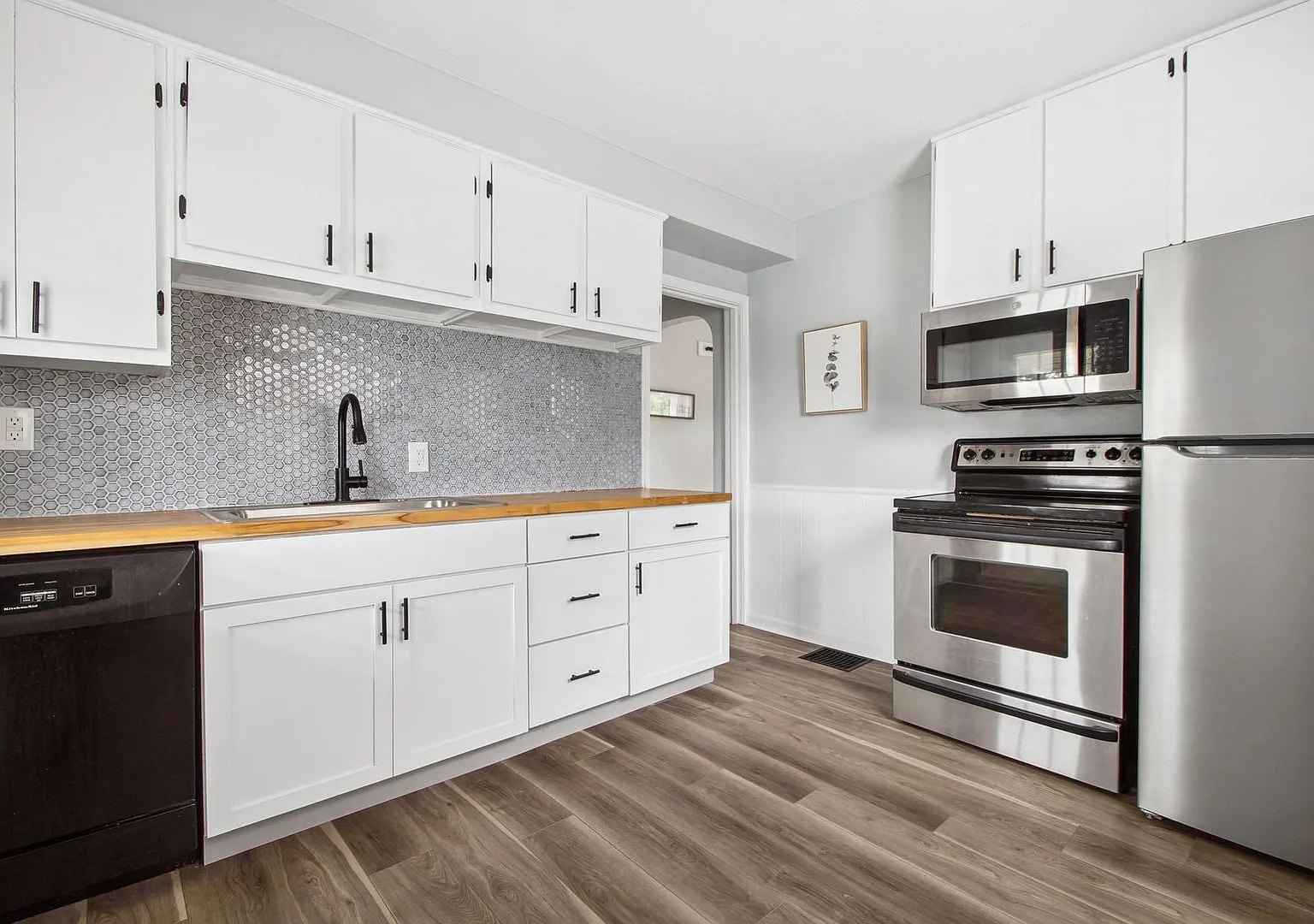Remodeled Clintonville Cape Cod w/Private Yard & Garage! — Photo 1