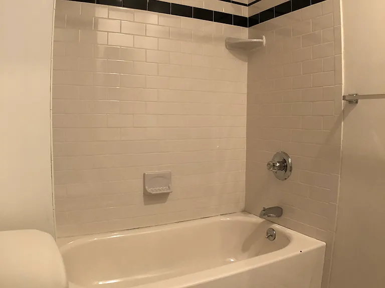 120 N Lambert St — Photo 17