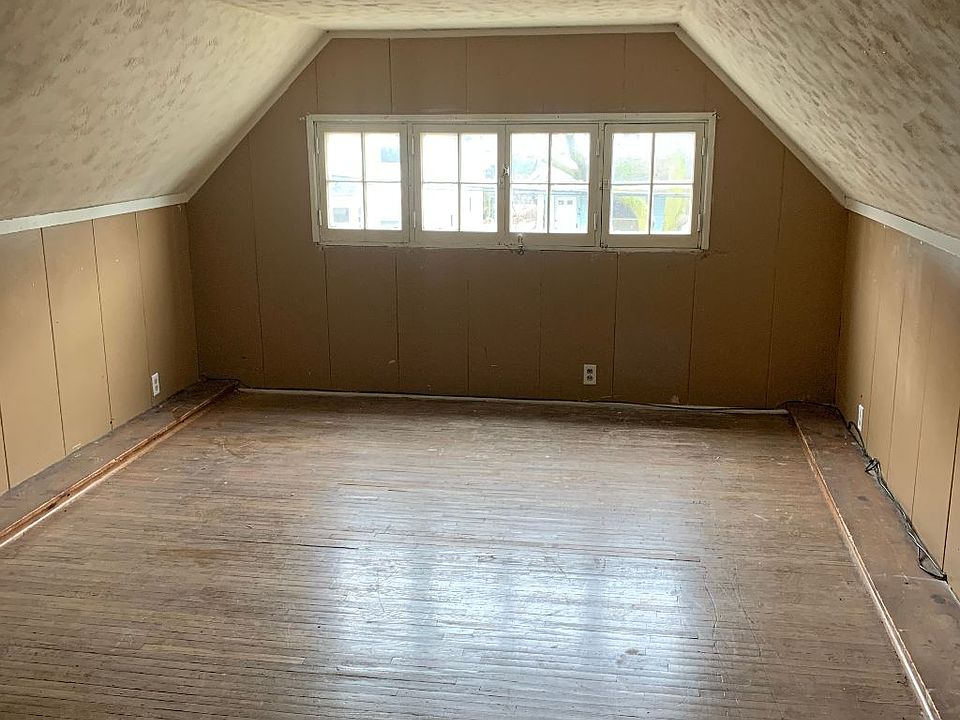 2nd image of 40 Fernwood Ave