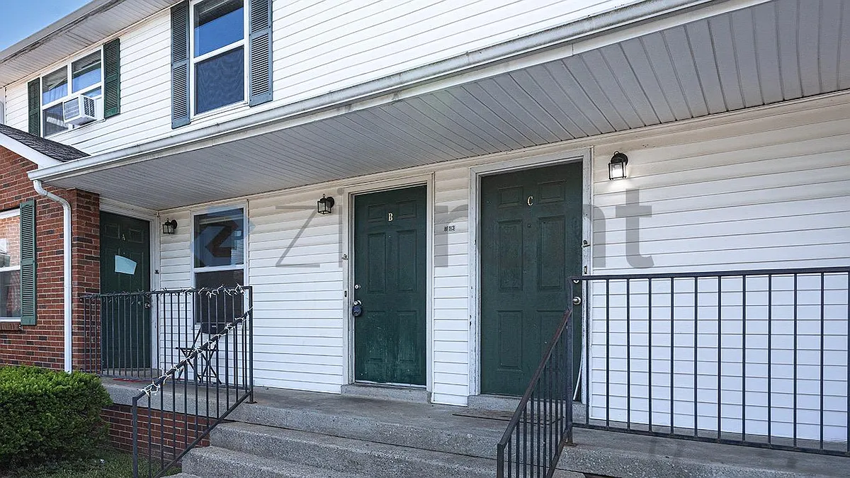 Front View 2 - 813 Golf View Pl #B