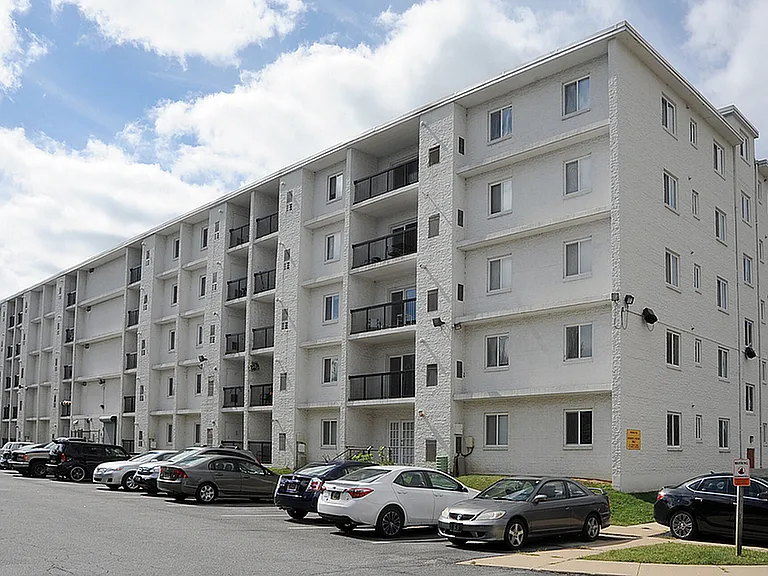 Chasemont Apartments - Exterior 2