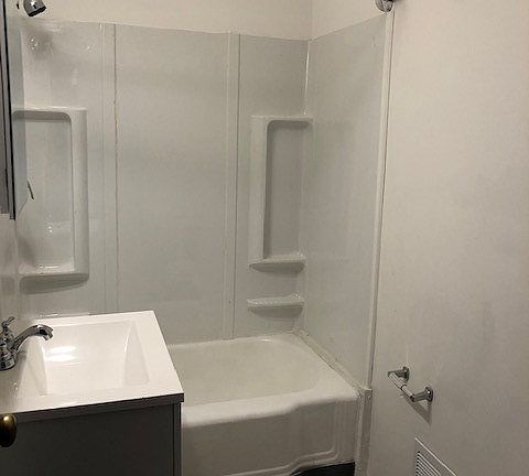 3rd image of 439 Magnolia St