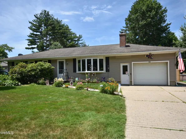 219 McIntosh Dr, Pittsfield, MA 01201