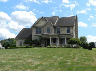 410 Jenny Ln, New Castle, PA 16101
