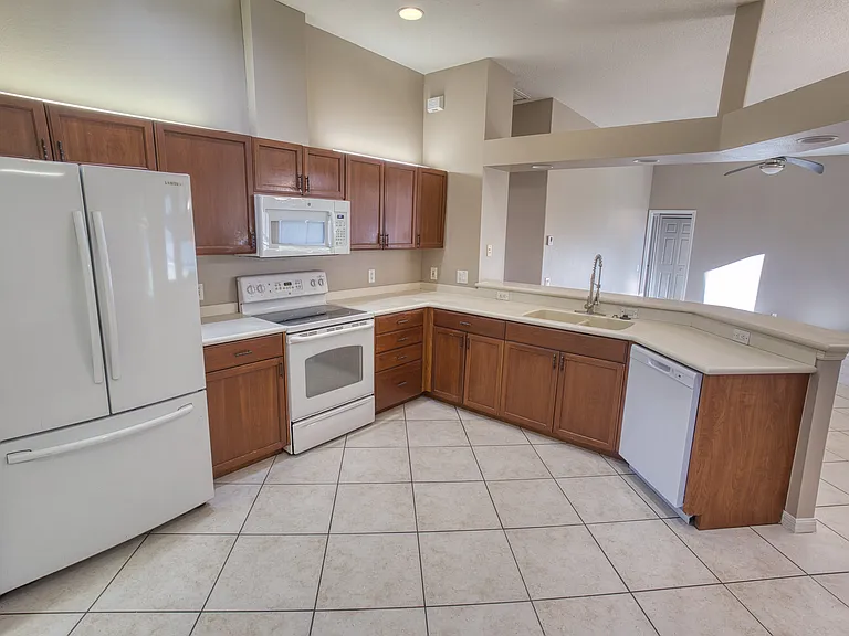 5919 32nd St E — Photo 17