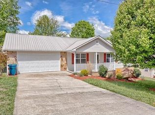 196 Ridgewood Dr, Crossville, TN 38555