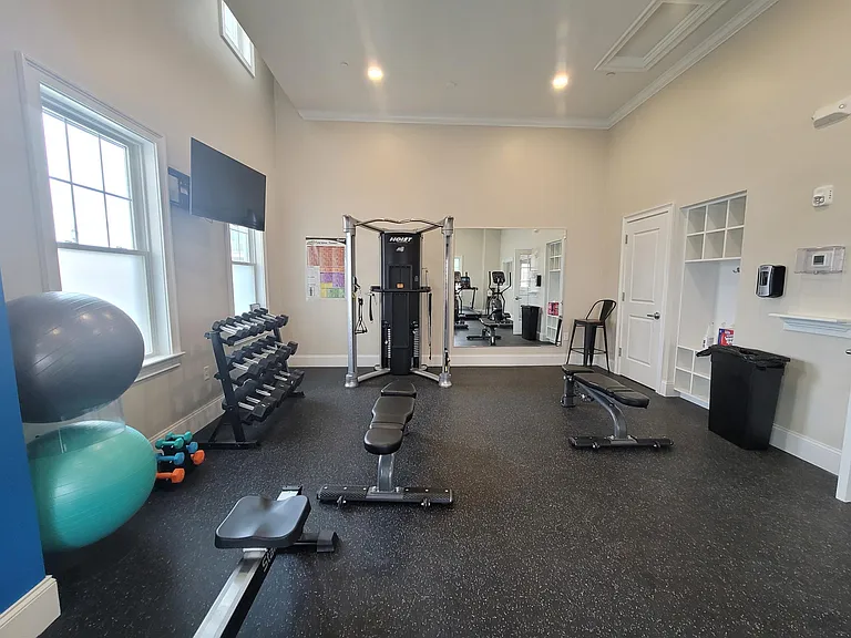 320 Middlesex Ave #B303 — Photo 40