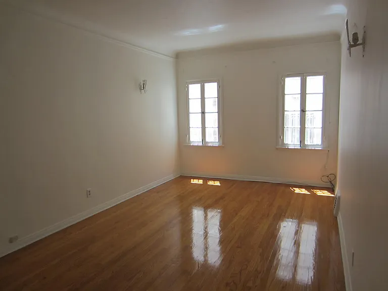115 Sweetzer Ave — Photo 8