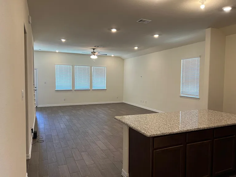 3409 Riverlawn Dr — Photo 4