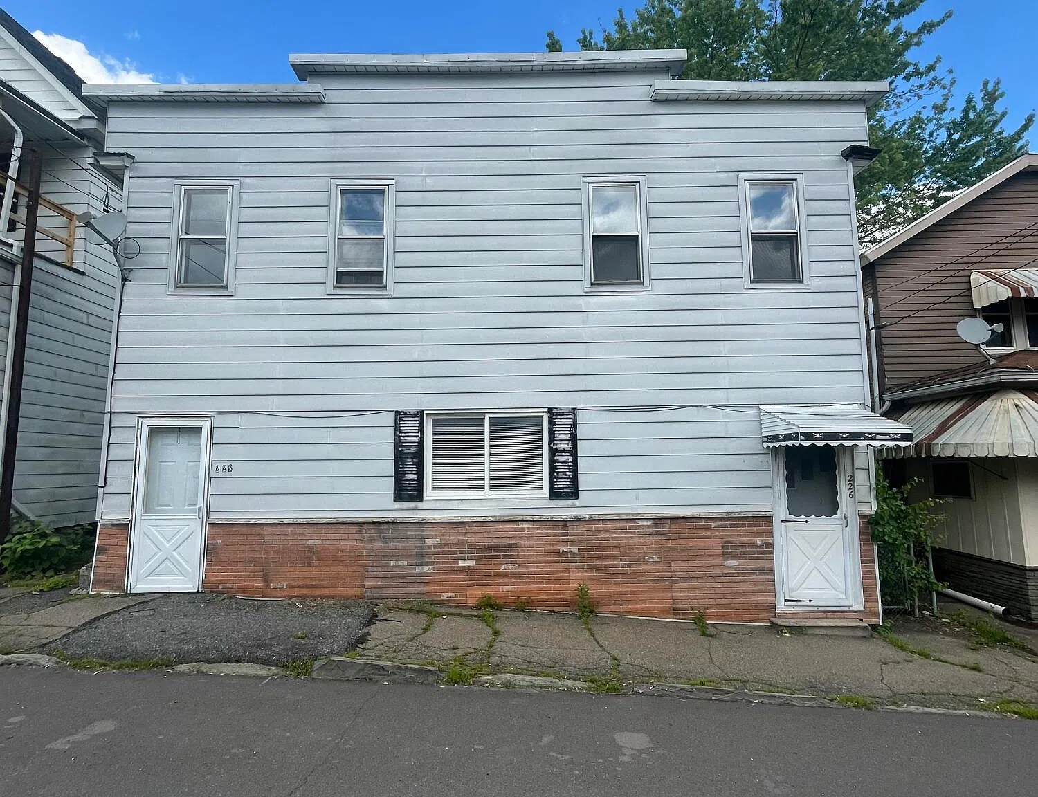 3 bed, 1.5 bath, 913 sqft, $1,400 — Photo 1