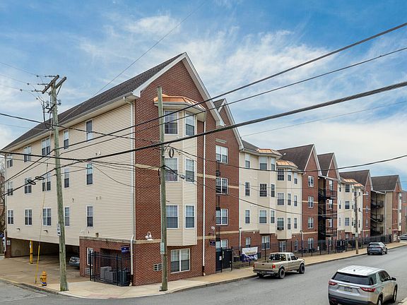 2nd image of 207 W 4th St #2B