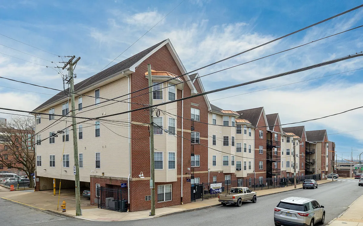 Building Photo - 207 W 4th St #2B
