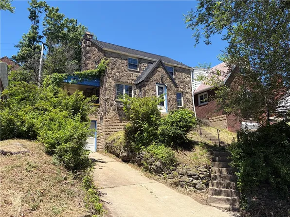 1911 Fairlawn St, Pittsburgh, PA 15221