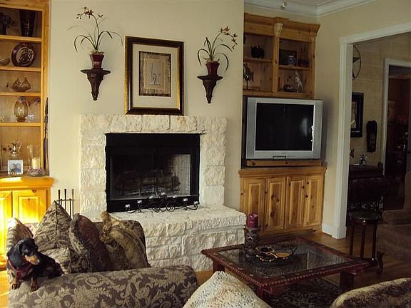 4th image of 11310 Glenora Dr