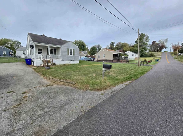 165 Clearview Dr, Christiansburg, VA 24073