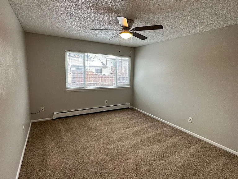108 Camelot Ct — Photo 12