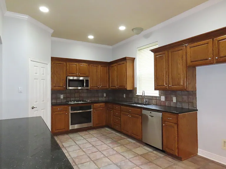 7609 Abbeywood Ct — Photo 14