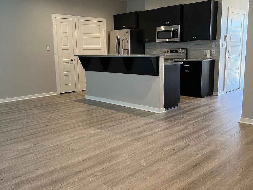 Kitchen/flex space
