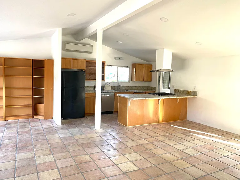 9212 Hector Ave — Photo 3