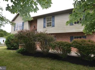 6084 Thoman Dr, Spring Grove, PA 17362
