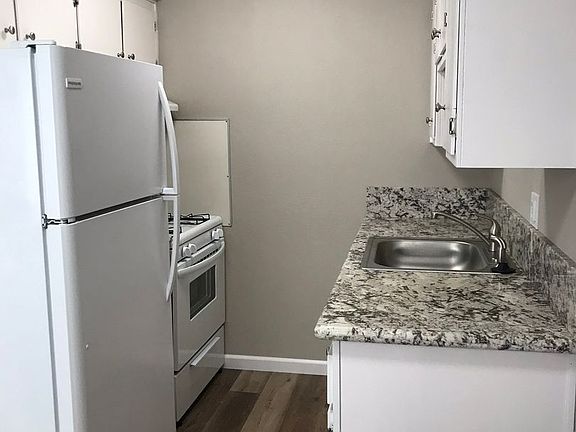 2nd image of 2208 H St #H-6
