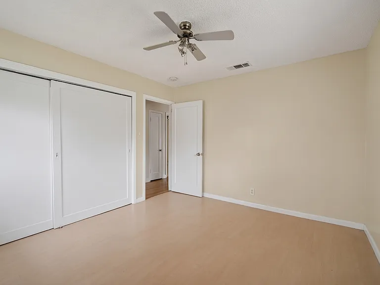259 Gloria Dr — Photo 2
