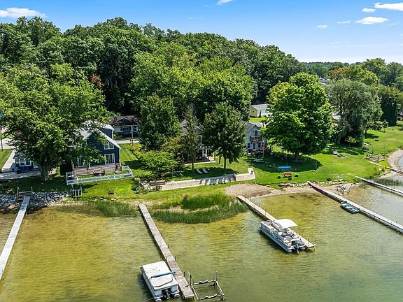 4th image of 700 Park Dr
