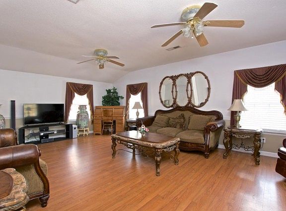 2nd image of 129 Woodie Dr