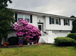 128 Cedarwood Dr, Wilkes Barre, PA