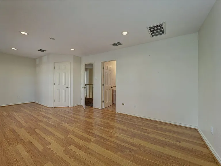 1343 Bayview Dr — Photo 27