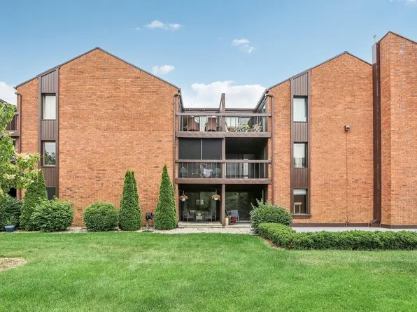 6100 West Stonehedge DRIVE #147, Greenfield, WI 53220