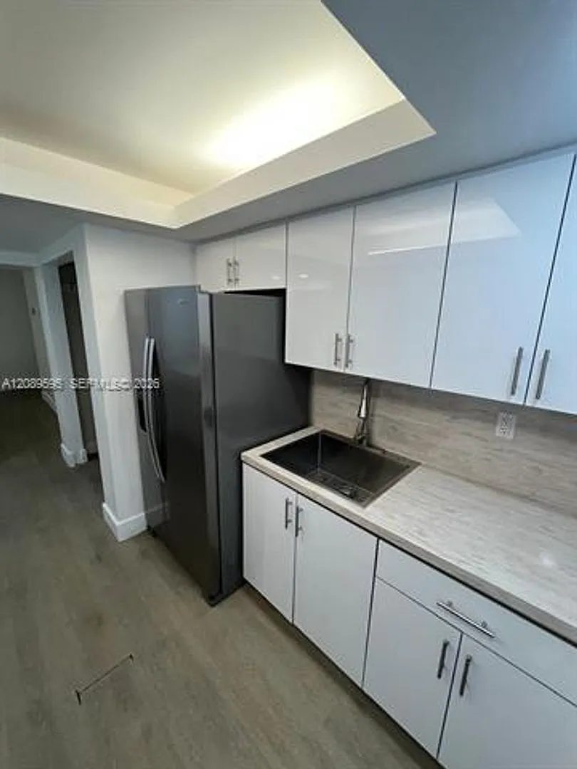 1400 W 39th Pl th 1400, Hialeah, FL 33012 — Photo 1