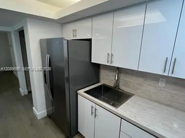 1400 W 39th Pl #Townhouse 1400, Hialeah, FL 33012