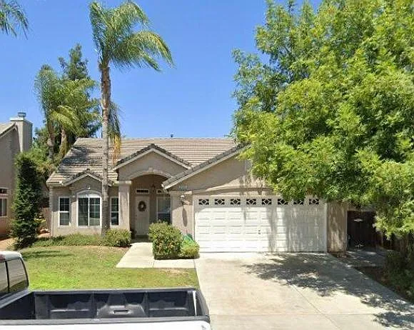 2904 E Eclipse Ave photo 1