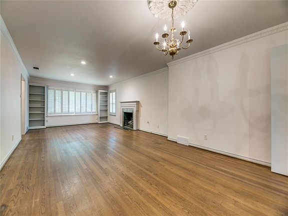 3rd image of 5923 Del Roy Dr