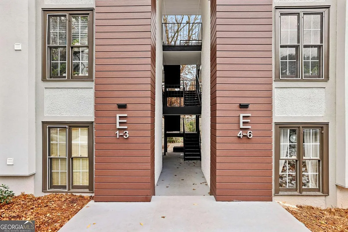 1445 Monroe Dr NE APT E5 photo 1