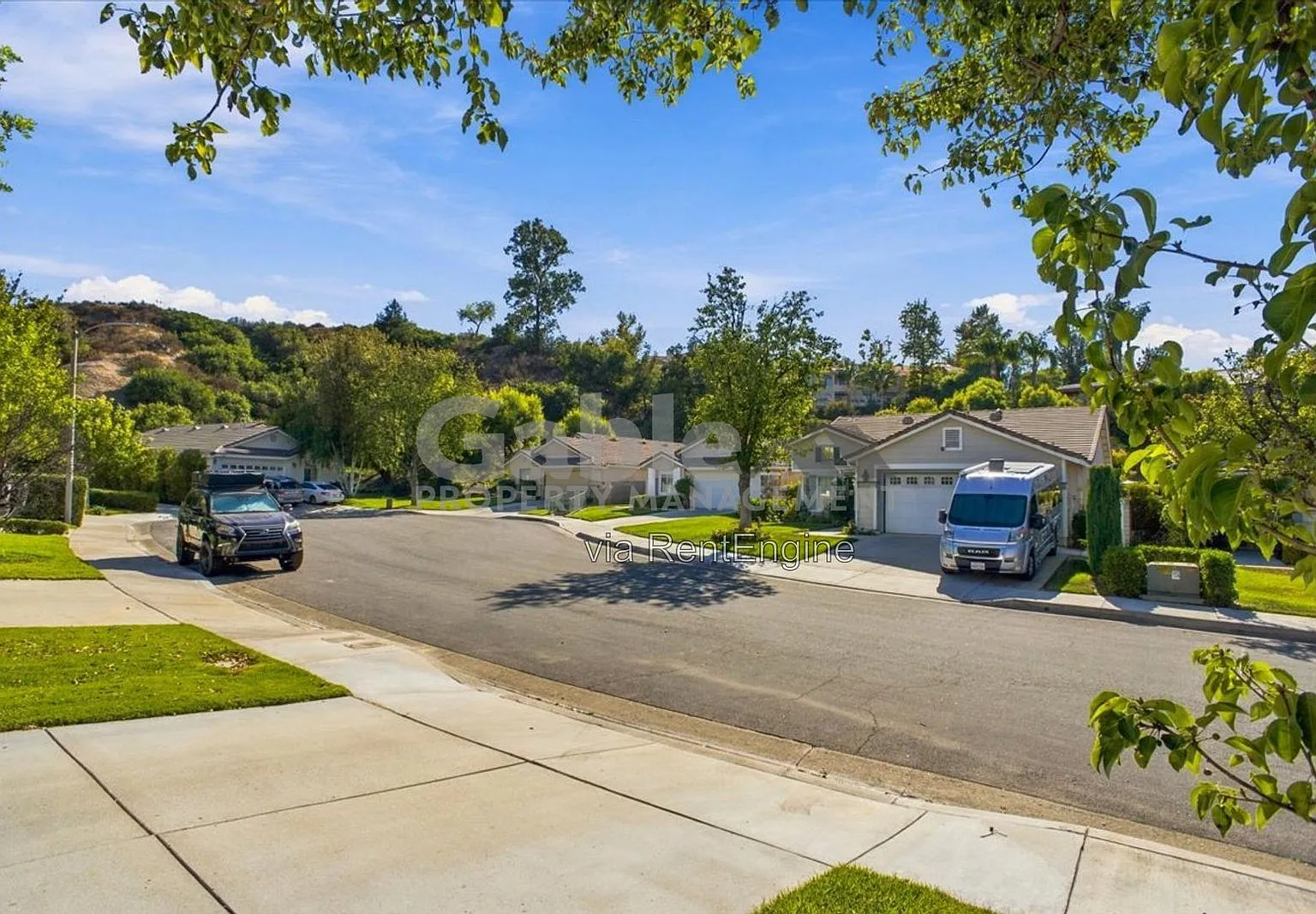 4 bed, 2.0 bath, 1600 sqft, $4,100 — Photo 2