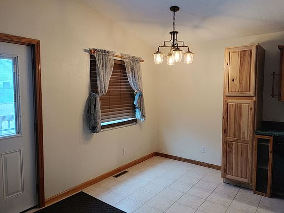 5th image of 309 Captain Ames Dr