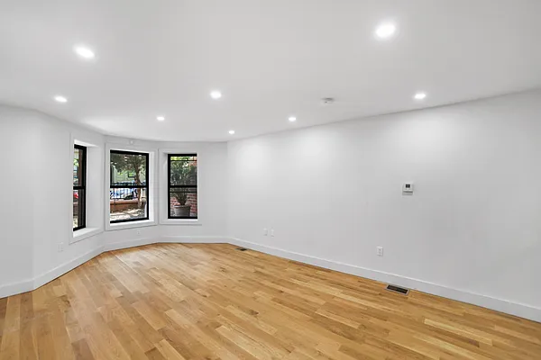 Rented by Real Street Inc | media 4