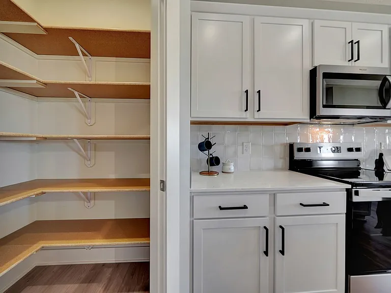 8615 Highview Cir — Photo 4