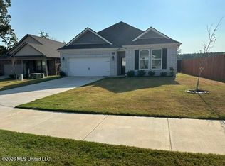 92 Spirit Dance Dr, Byhalia, MS 38611