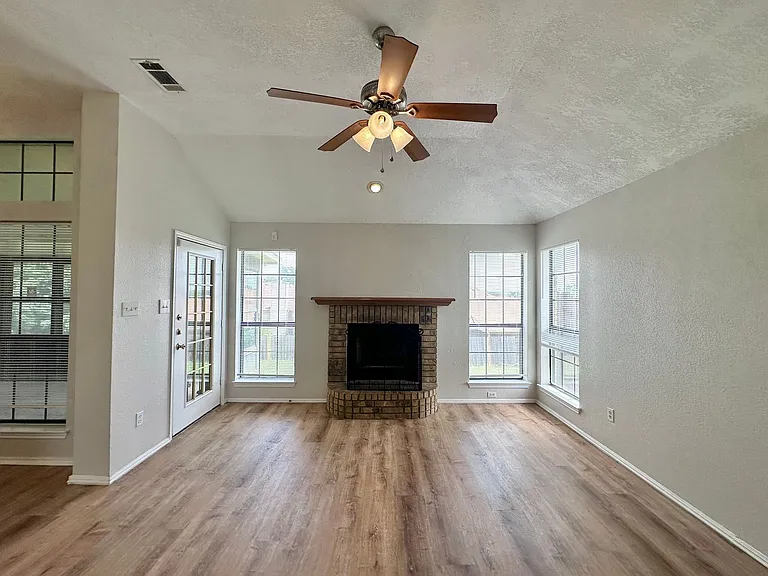 607 Hogan Dr — Photo 11