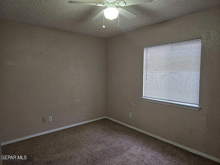 12105 Castle View Way — Photo 14